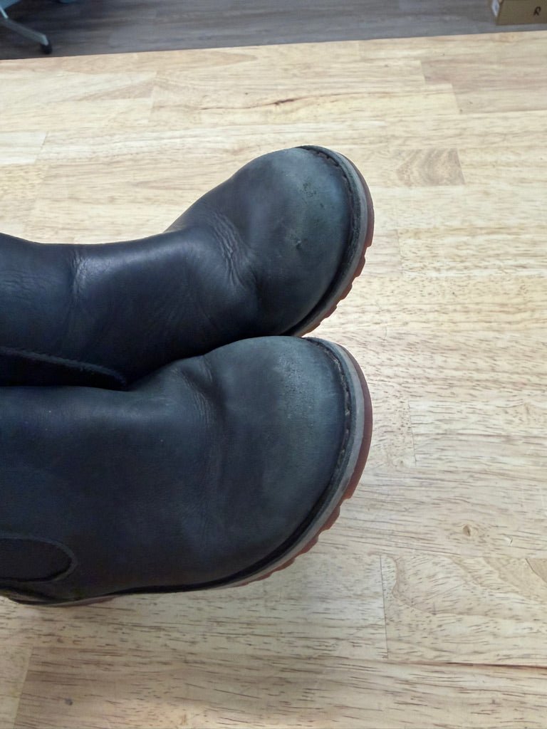 UGG Chelsea Boots – 10 | Black | Play - Nest and Sprout - Consignment