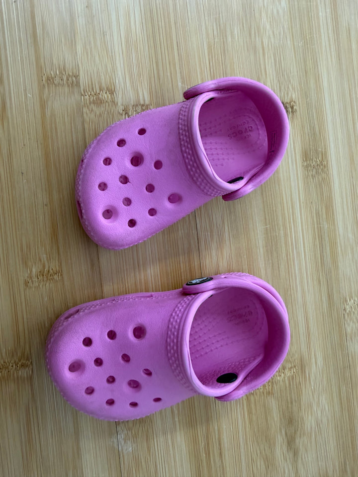 Crocs – 6 | Pink