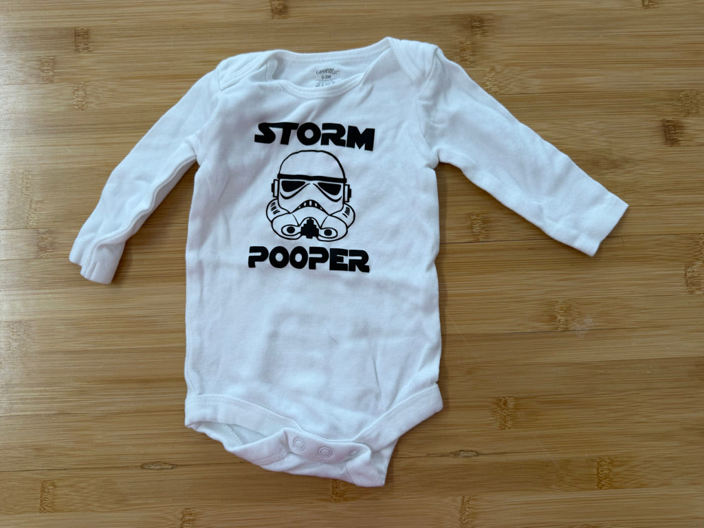 George Storm Pooper Long Sleeve Bodysuit – 0–3M | White