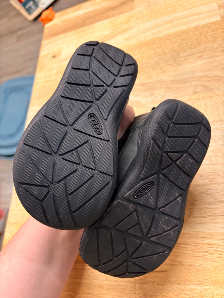 Keen Ankle Boots – 8