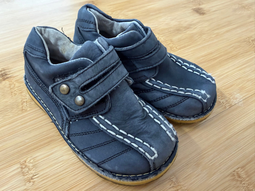 Grey Sneakers – EU 24 | White Stitching | Play