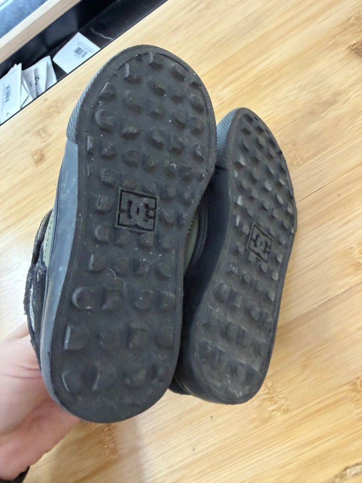 DC High-Top Camo Shoes – 11 | Velcro & Elastic Lace - Nest and Sprout-Consignment