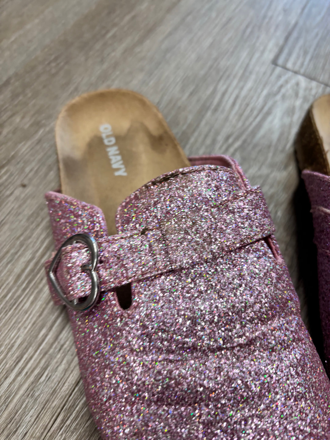 Old Navy Pink Sparkle Clogs (Light Dirt Mark) | Size Junior 1