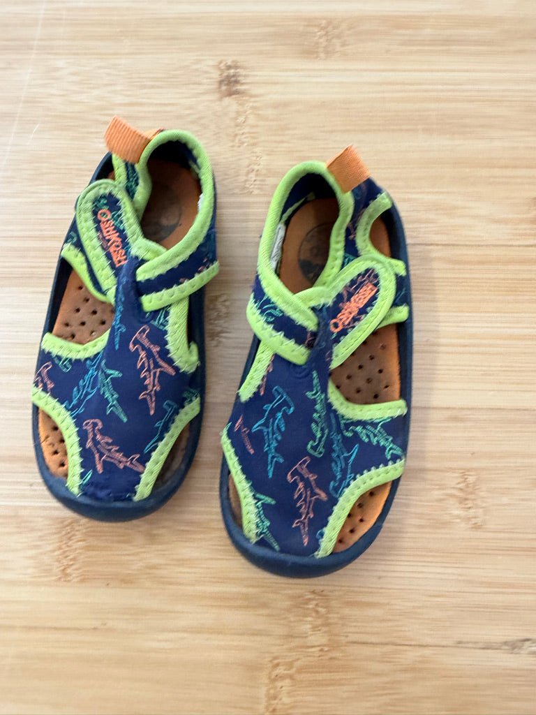OshKosh Water Shoes – 6 | Hammerhead Shark Print | Green Edging - Nest and Sprout-Consignment