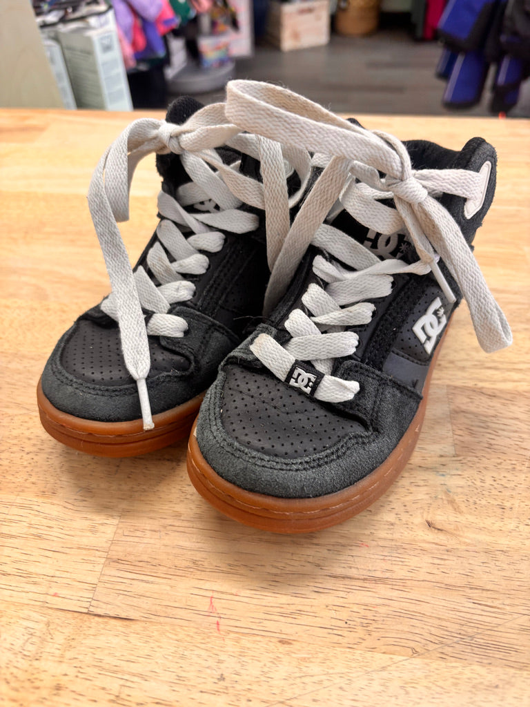 DC High-Top Shoes – 12