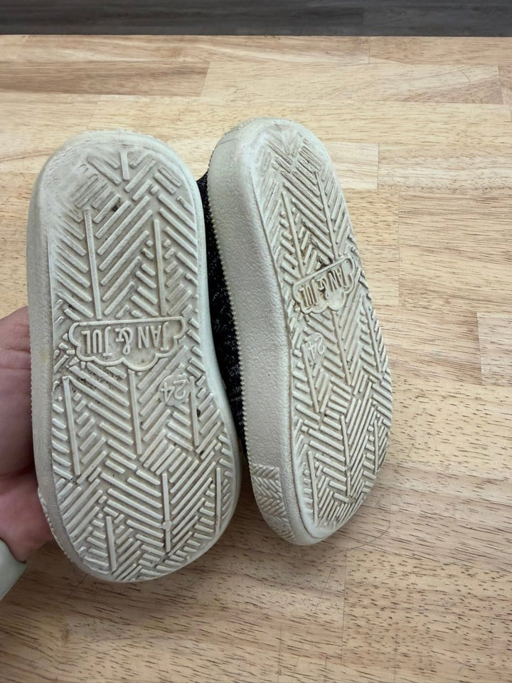 Jan & Jul Explorer Knit Shoes – EU 24 (US 8) | Black - Nest and Sprout-Consignment