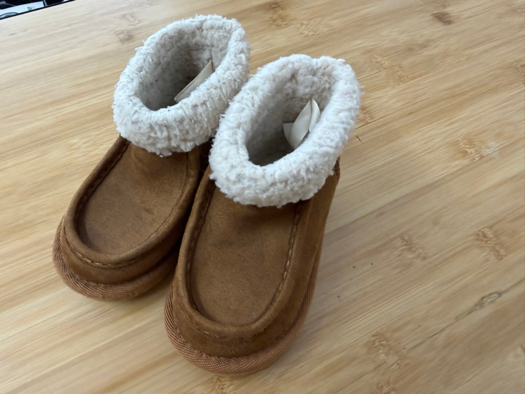 Gap Fleece-Lined Booties – 7 | From a Pet-Friendly Home