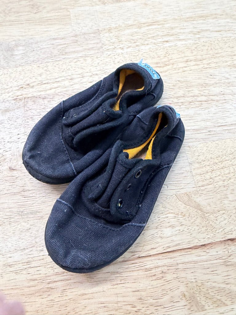 TOMS Slip - On Canvas Shoes – 7 | Black | Play - Nest and Sprout - Consignment