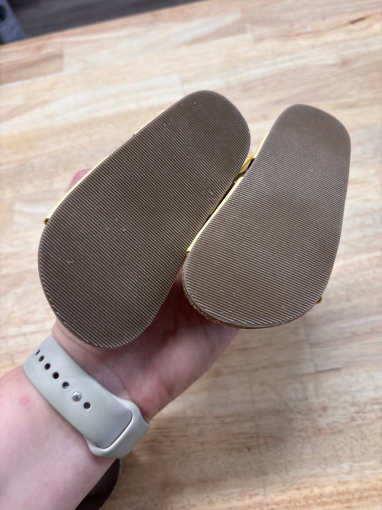 Old Navy Faux-Leather Sandals – Size 4 Light Yellow