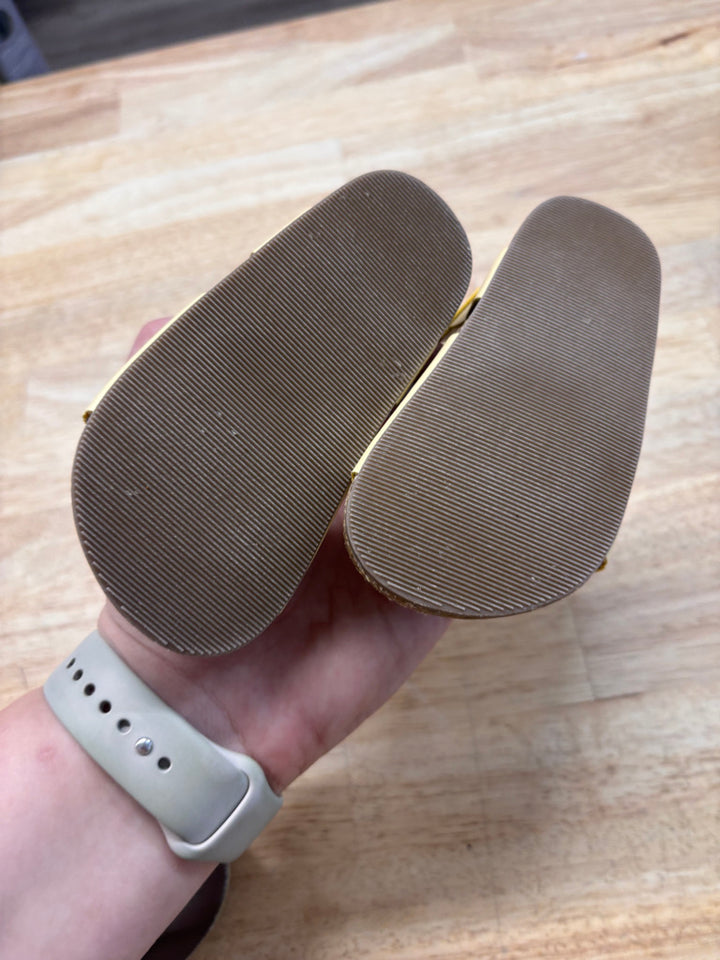 Old Navy Faux-Leather Sandals – Size 4 Light Yellow