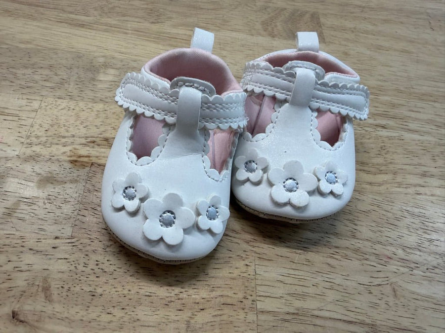 Joe Fresh Moccasins – 1 | White Floral - Nest and Sprout - Consignment