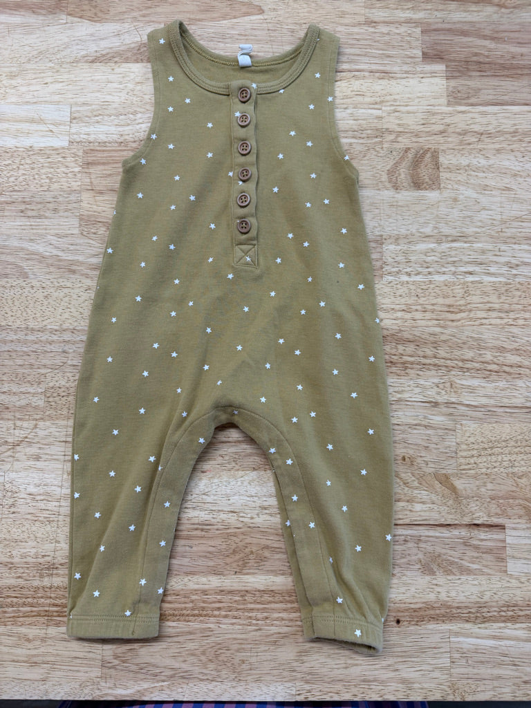 Quincy Mae Star Print Snap Romper – 3–6M | Mustard Yellow Allover