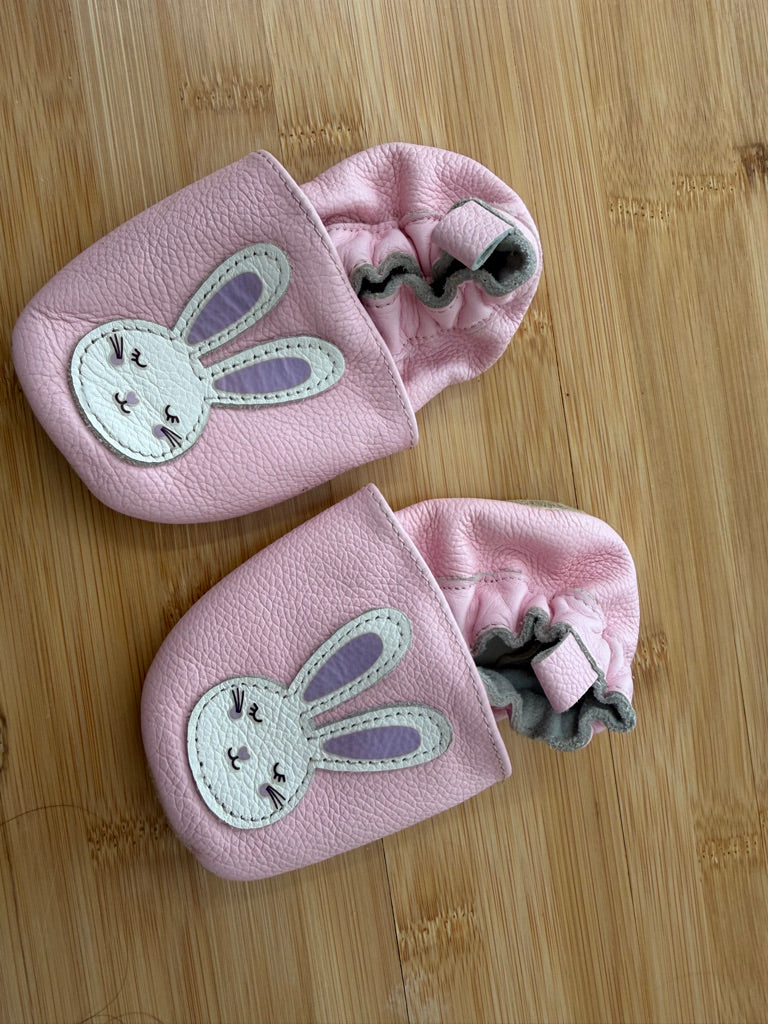 Pink Moccasins – 12–18M | Bunny Print