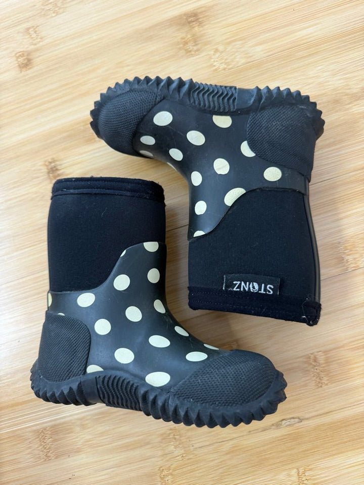 Stonz Insulated Rain Boots – 4 | Black Polka Dot Neoprene Ankle | Play - Nest and Sprout-Consignment