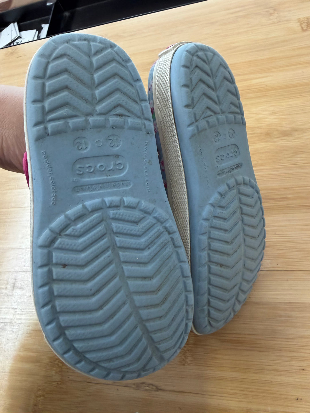 Crocs – 12/13 | Periwinkle Blue Rosette Print