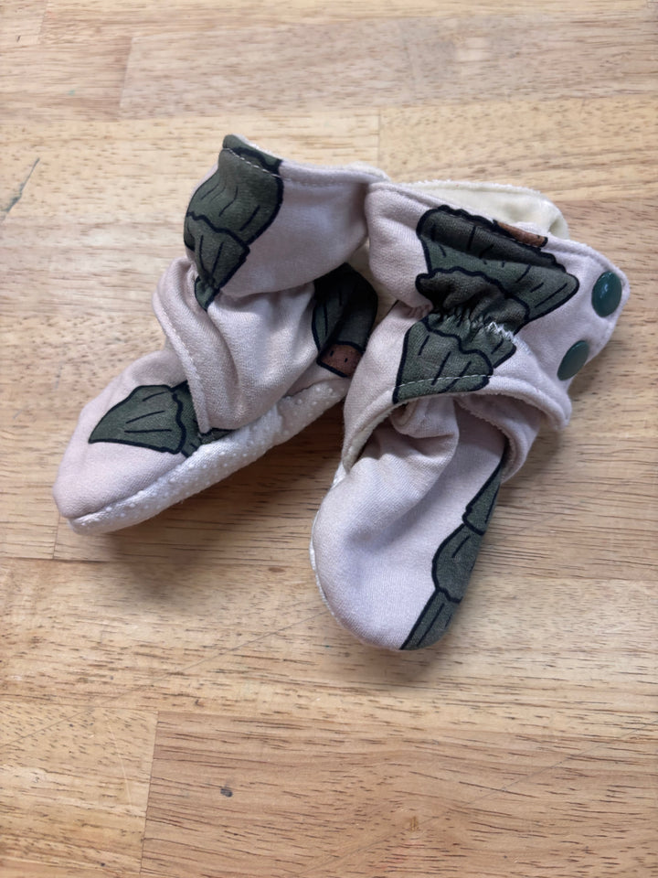 Fleece-Lined Cotton Snap Booties Christmas Tree Print