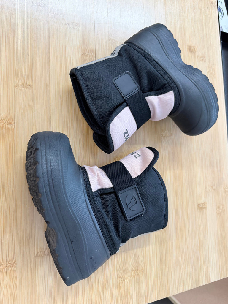 Stonz Winter Boots – 9 | Play