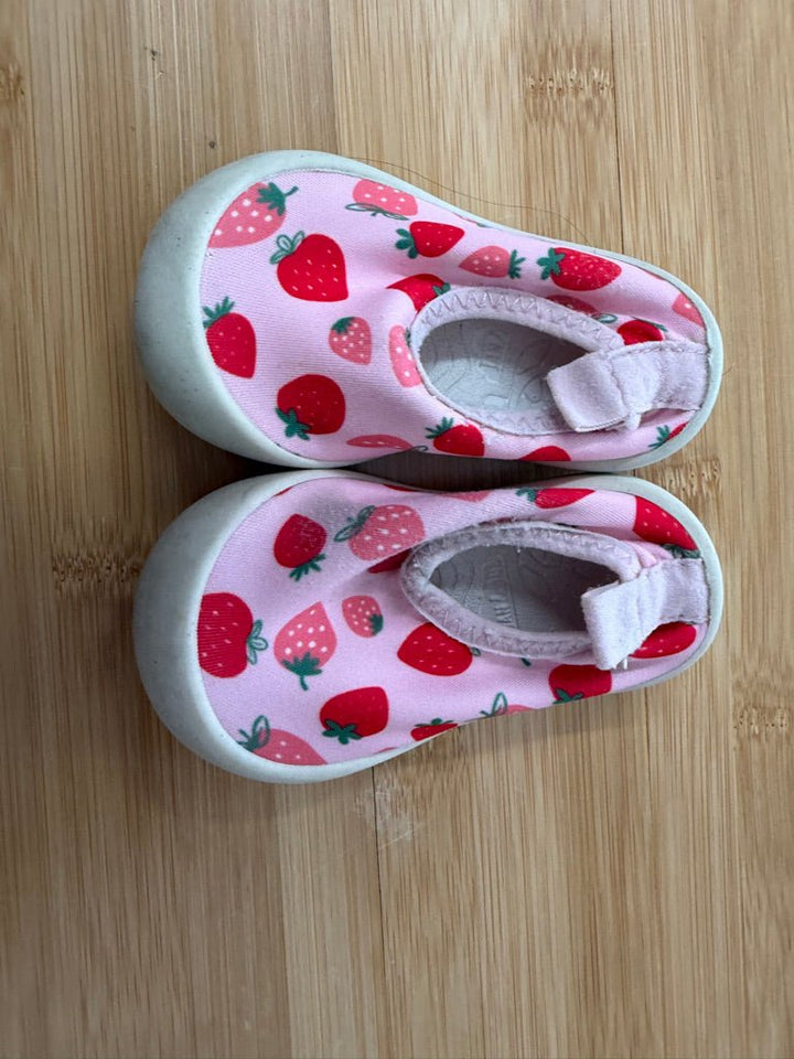 Jan & Jul Water Play Shoes – 4 | Strawberry | Play - Nest and Sprout-Consignment