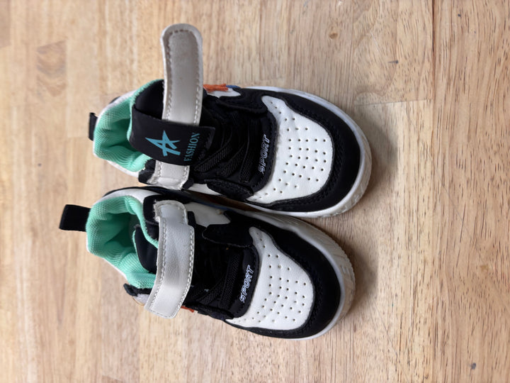 Fashion Sneakers – Size 23