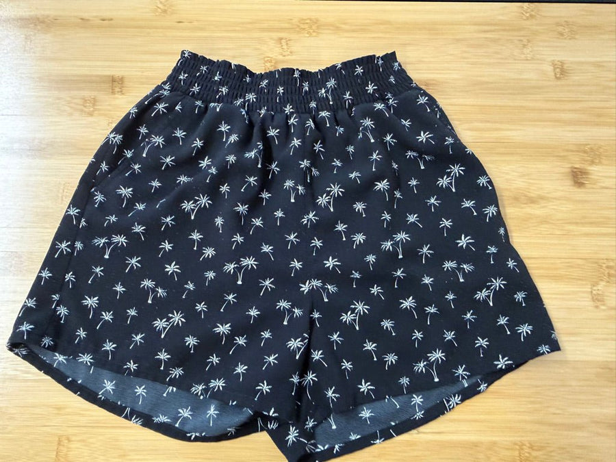 H&M Shorts – 9–10 | Black Palm Tree Polyester - Nest and Sprout - Consignment