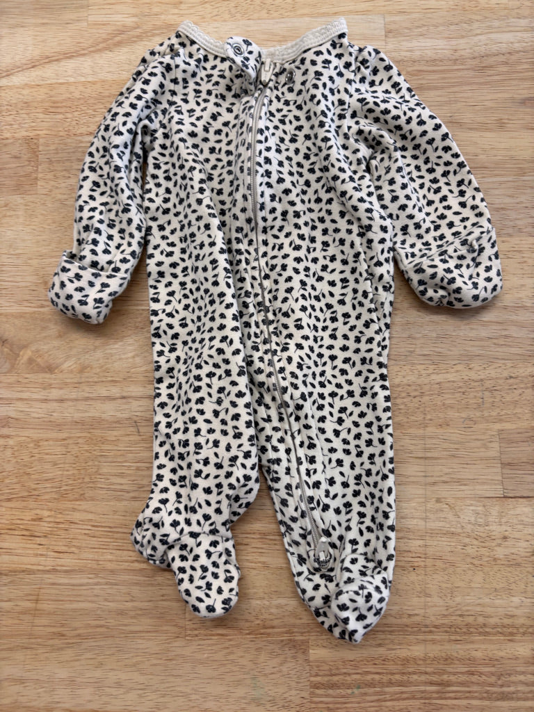 Carter’s Sleeper – NB Two-Way Zip Cream Floral