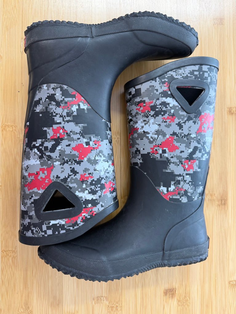 Elements Rain Boots – Youth 4 | Black & Red Print Rubber - Nest and Sprout-Consignment