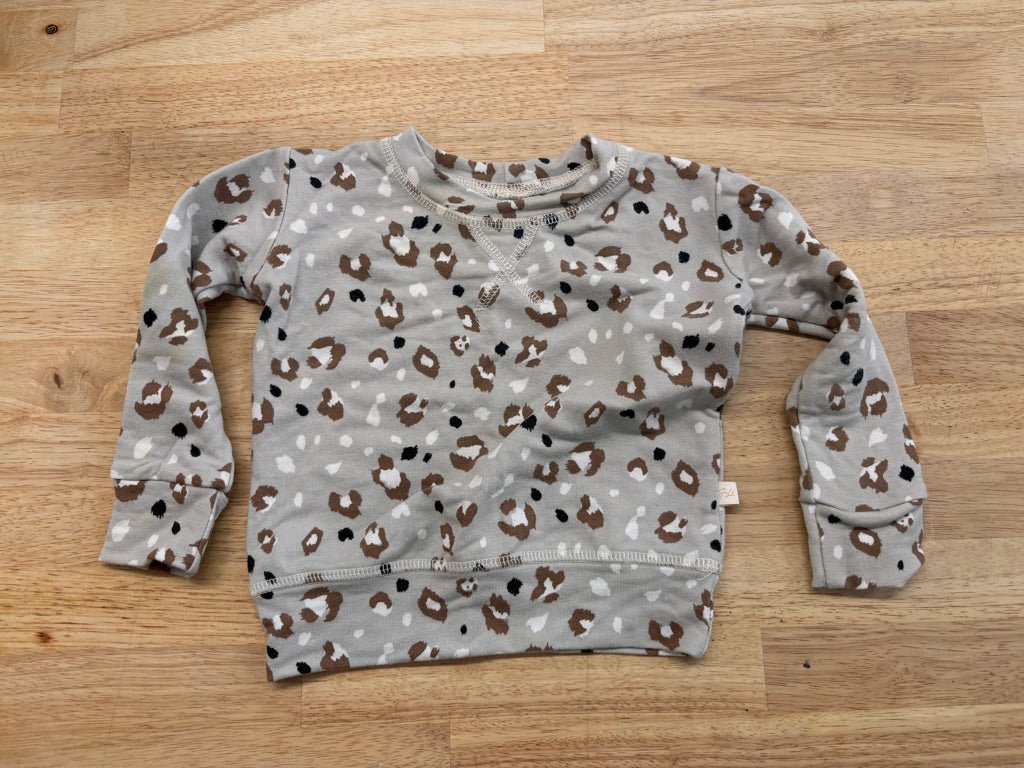 Jax + Lennon 0 - 6 Months Light Grey Animal Print Shirt - Nest and Sprout - Consignment