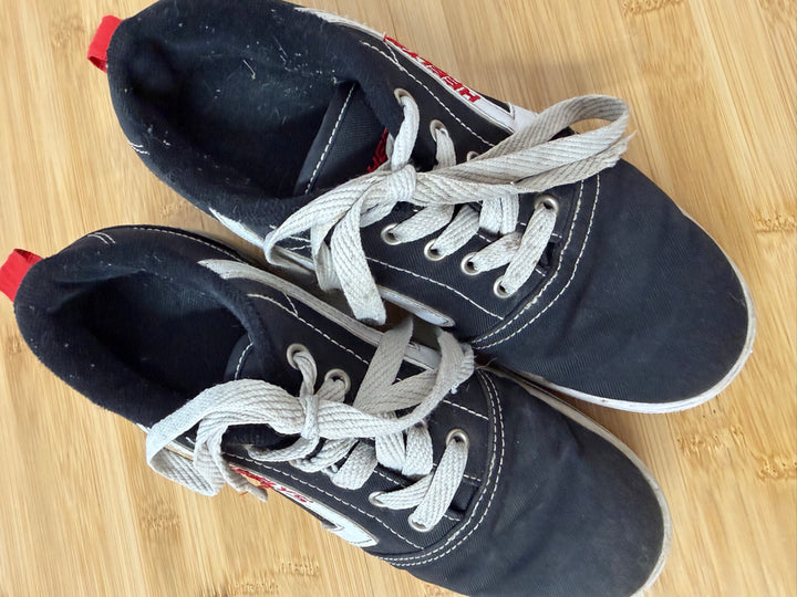 Heelys – Youth 5.5 | Black | Play