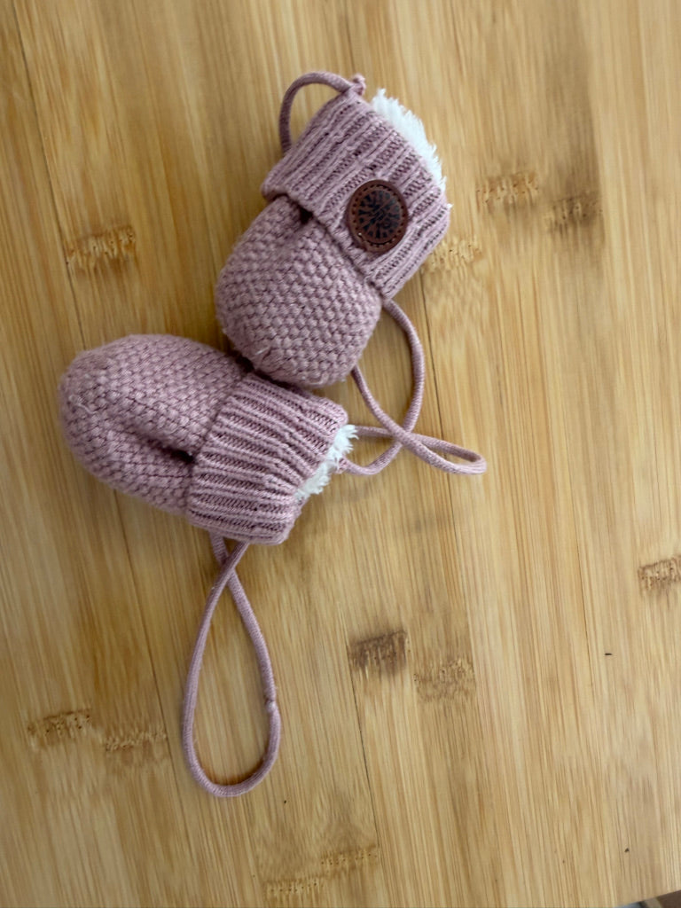 CaliKids Mittens on a String – One Size | Light Pink