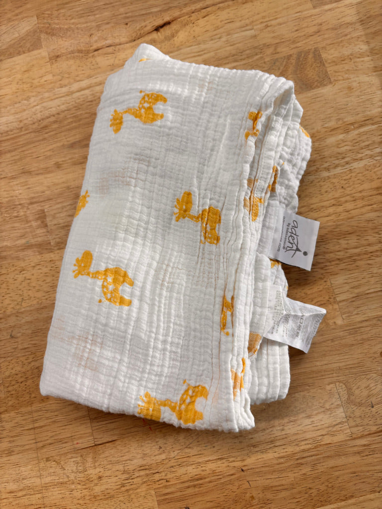 Aden + Anais Muslin Blanket – Giraffe Print