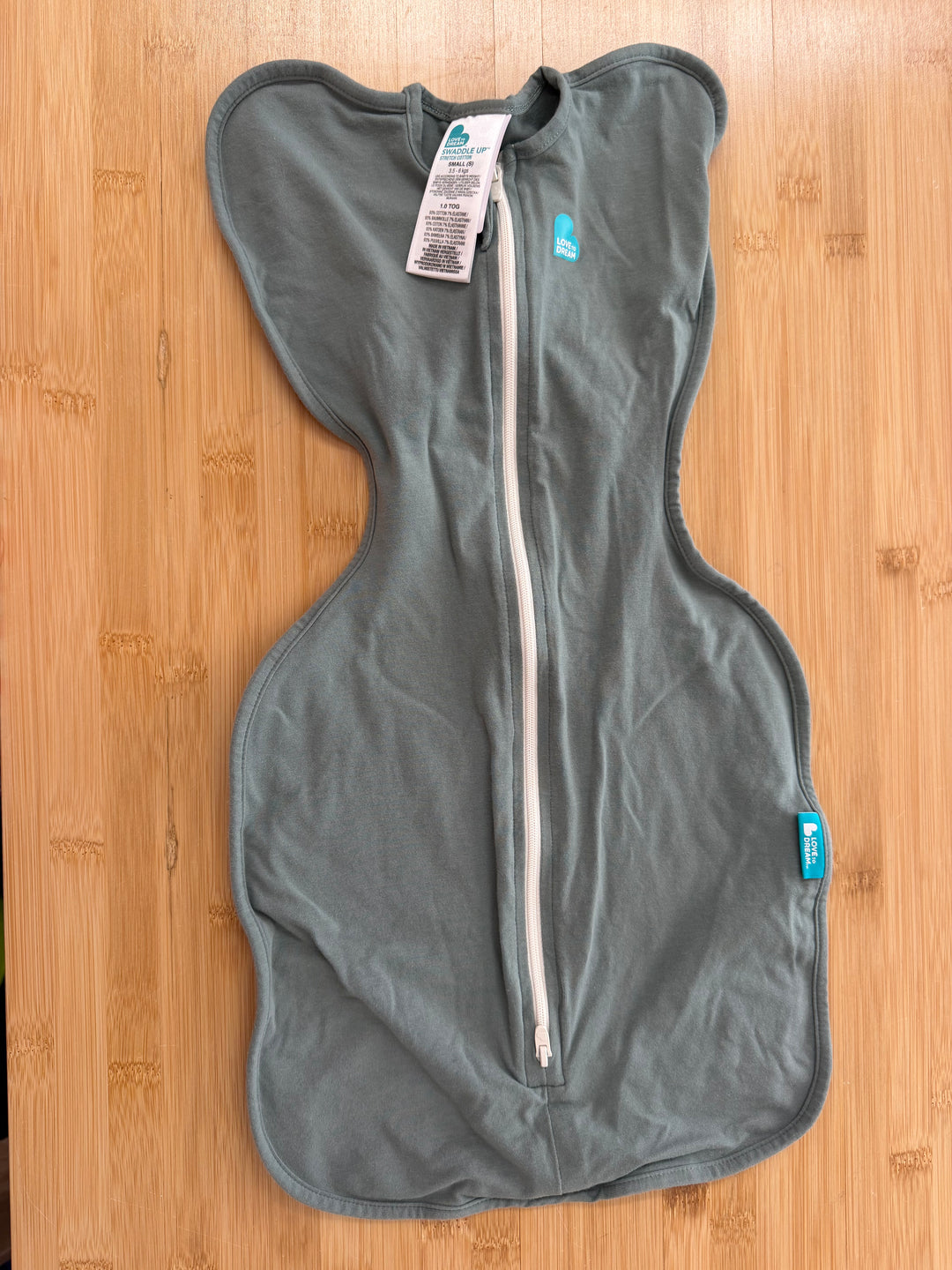 Love to Dream Swaddle – S (3.5–6kg) | Sage Green 1 Tog Excellent