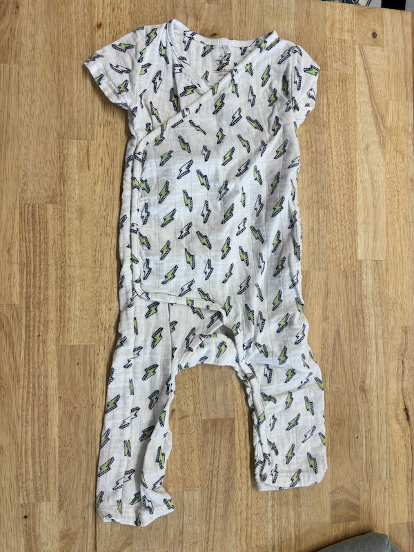 aden + anais Lightning Bolt Muslin Romper | Size 9–12M - Nest and Sprout - Consignment