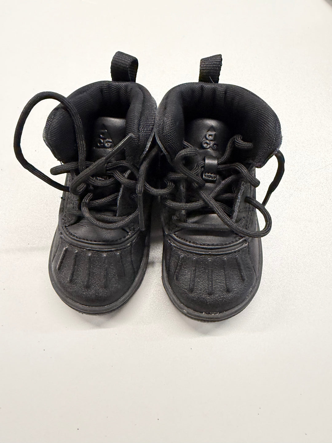 Nike Sneakers – Black | Size 5C