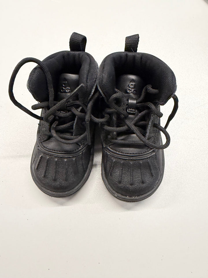 Nike Sneakers – Black | Size 5C
