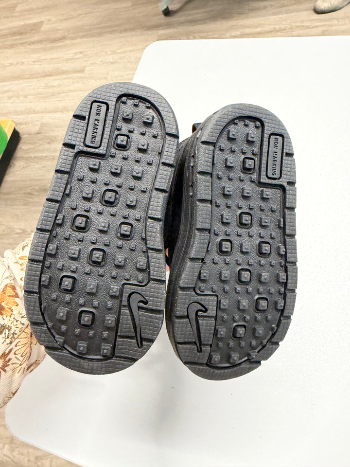 Nike Sneakers – Black | Size 5C