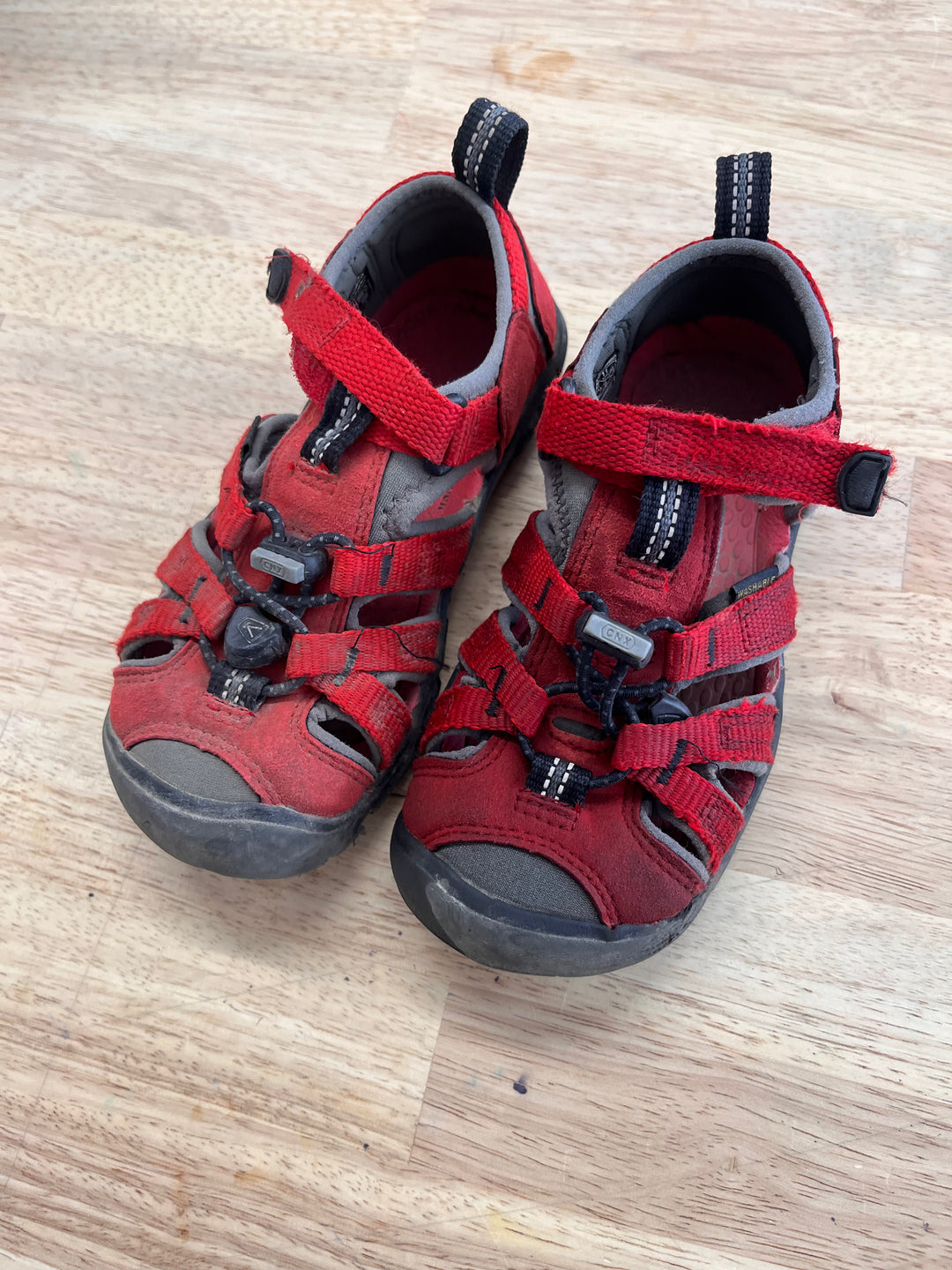 Keens Closed Toe Sandals – Size 11