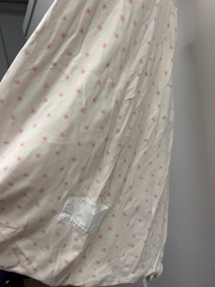 Ergobaby On the Move Footed Sleep Bag – L (18–36M) | Daisies 1 Tog | Play