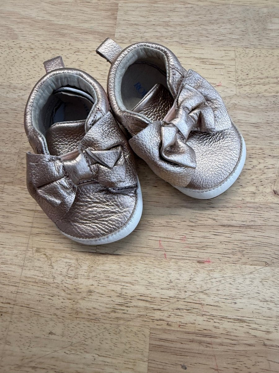 Robeez Early Walker Shoes Metallic Rose Gold | Size 6–9M - Nest and Sprout - Consignment