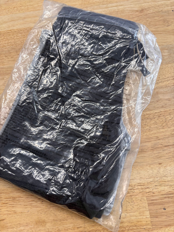 H&M Shorts 2-Pack – Size 4-5 Grey & Black NWT