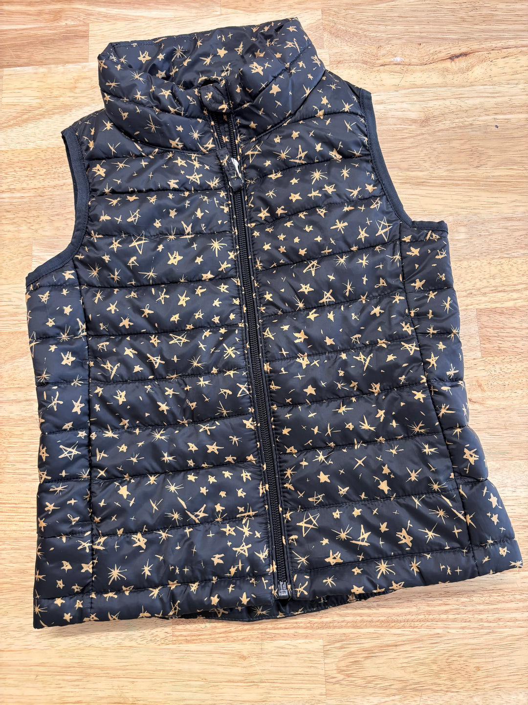 Amazon Essentials Insulated Vest – Size 6-7Y Black Stars