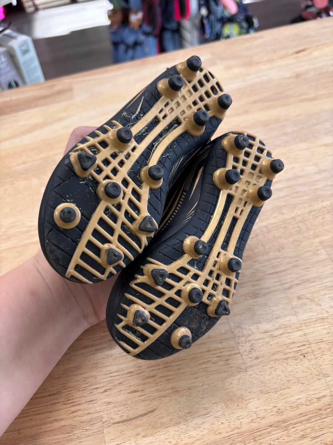 Loro Soccer Cleats – Size 9T