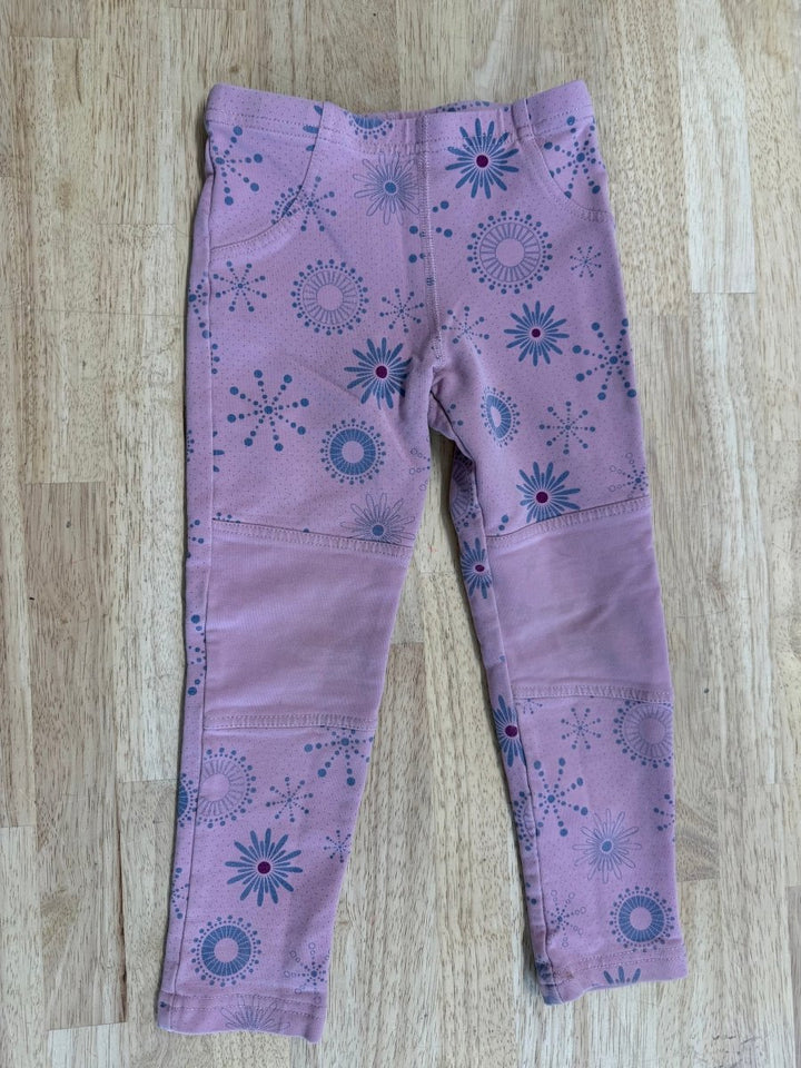 Peekaboo Beans Beans Leggings – Size 4 | pink snowflake Print - Nest and Sprout - Consignment