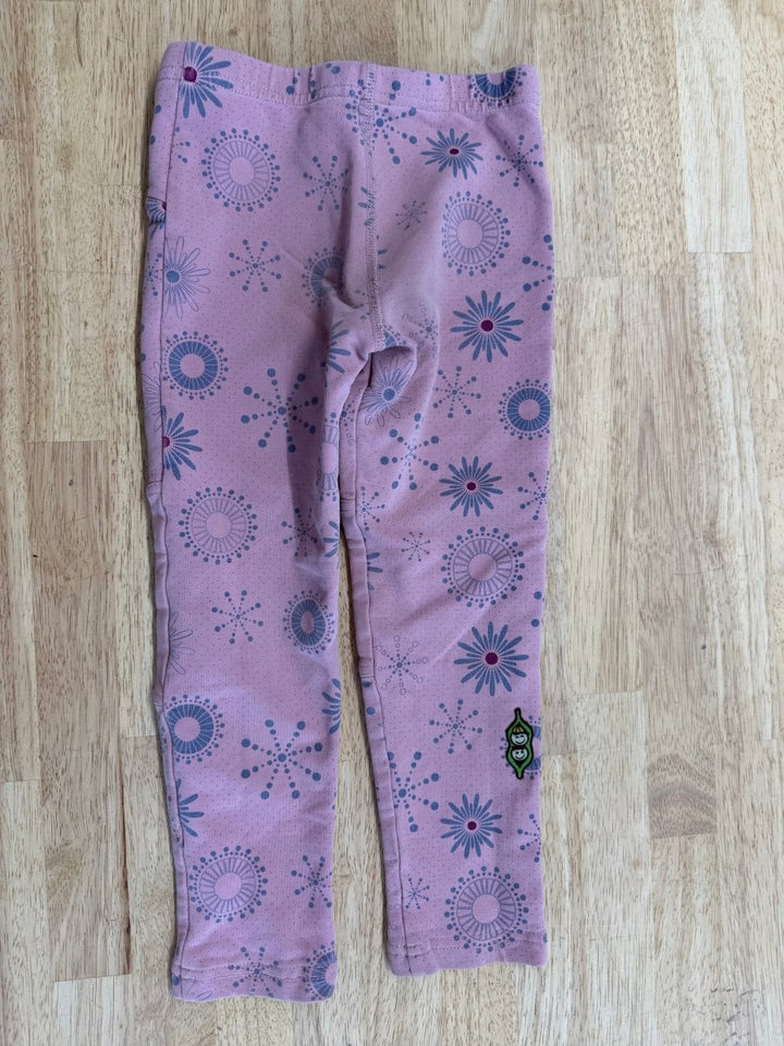 Peekaboo Beans Beans Leggings – Size 4 | pink snowflake Print - Nest and Sprout - Consignment