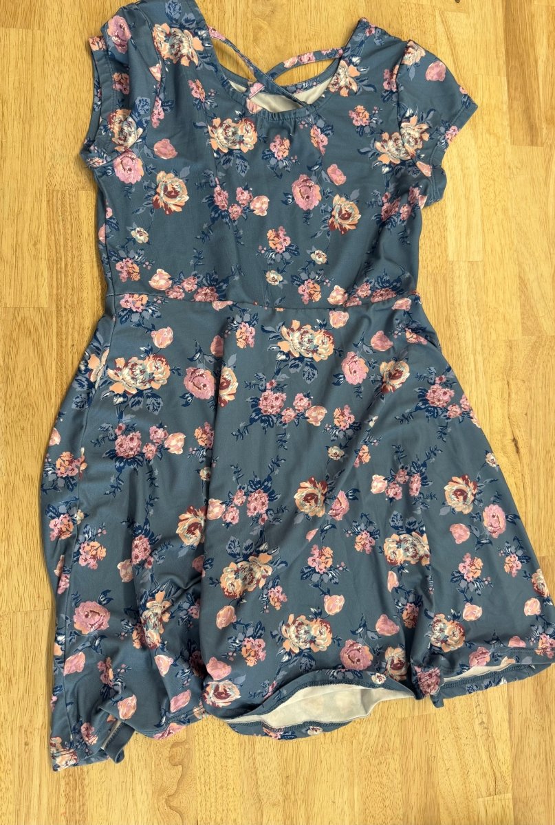 4Ever Free Dress – Size 16 | Blue Floral Cross - Back - Nest and Sprout - Consignment