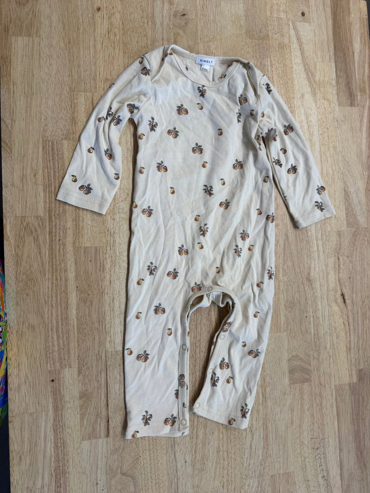 Kindly Romper – 6–9M | Pear Print Light Beige Snap Crotch - Nest and Sprout - Consignment