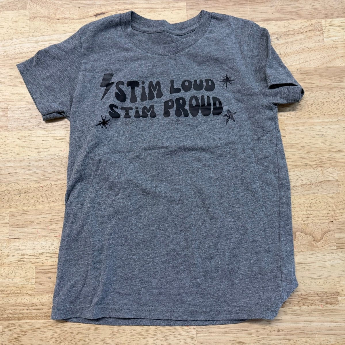 Stim Loud Stim Proud Graphic T-Shirt – Est. 4/5Y - Nest and Sprout - Consignment