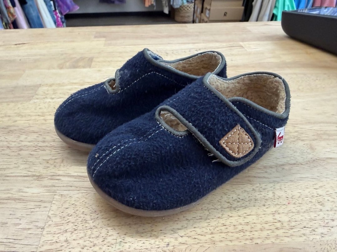 See Kai Run Slippers – US 8 | Navy Hard Sole - Nest and Sprout - Consignment