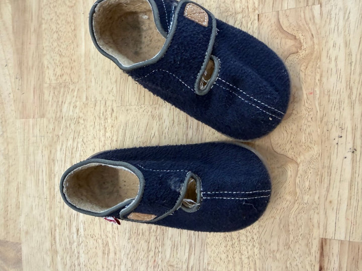 See Kai Run Slippers – US 8 | Navy Hard Sole - Nest and Sprout - Consignment