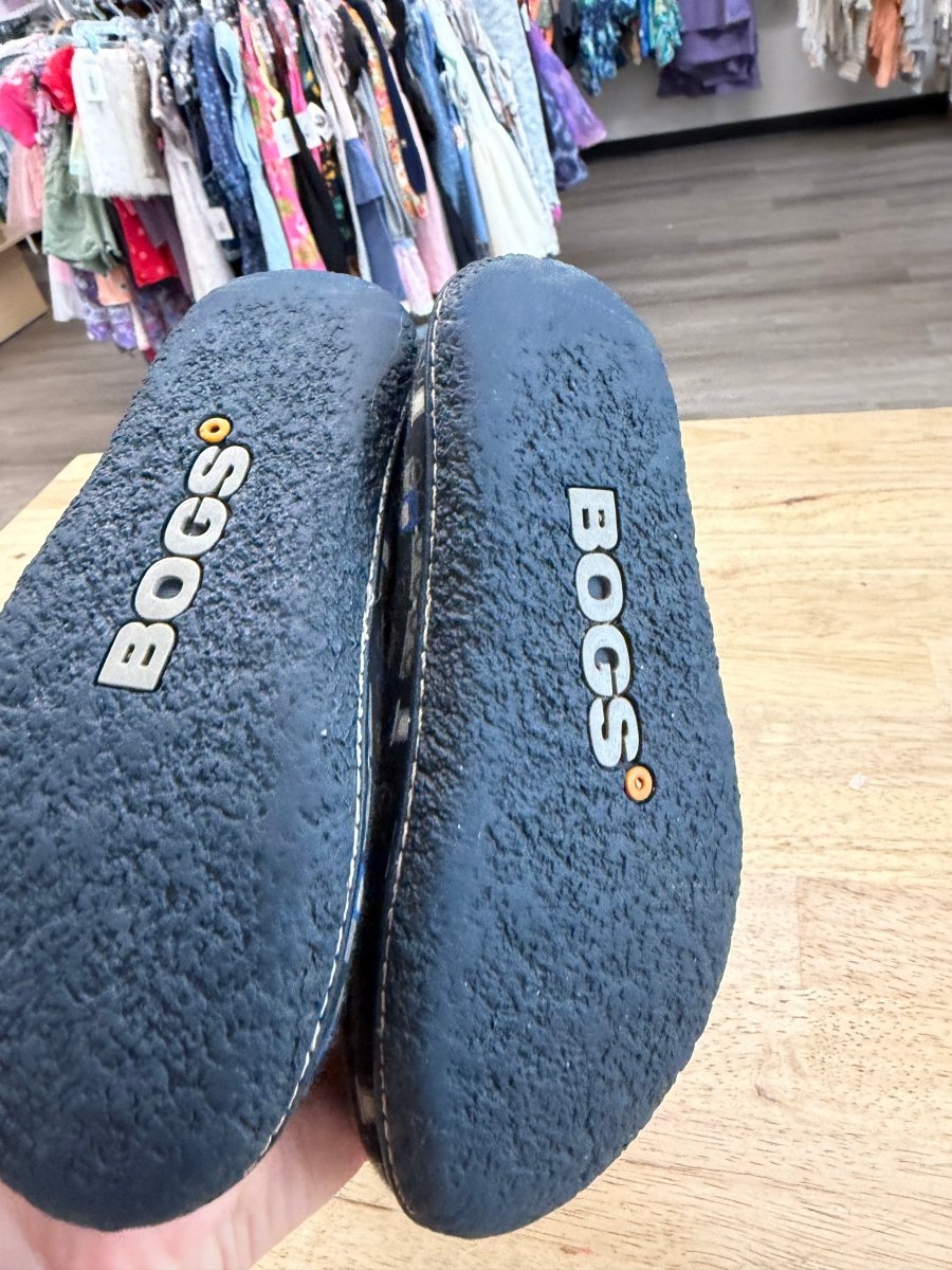 Bogs Winter Boots – Size 10 | Black Train Print -10 Rated