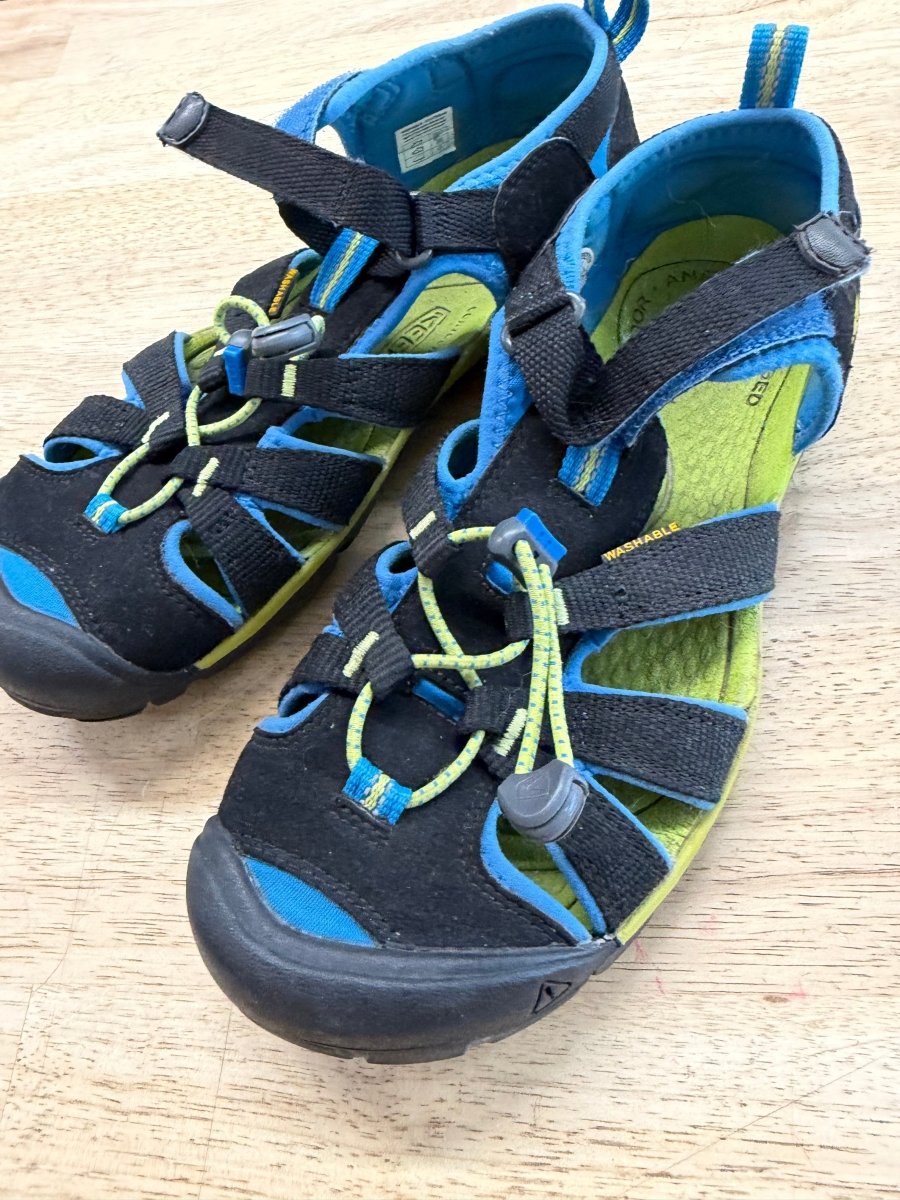 Keen Sandals – Youth Size 5 | Blue & Green